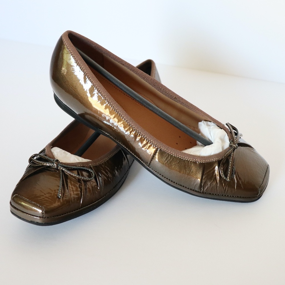NIB Geox bronze patent leather ballet flats
